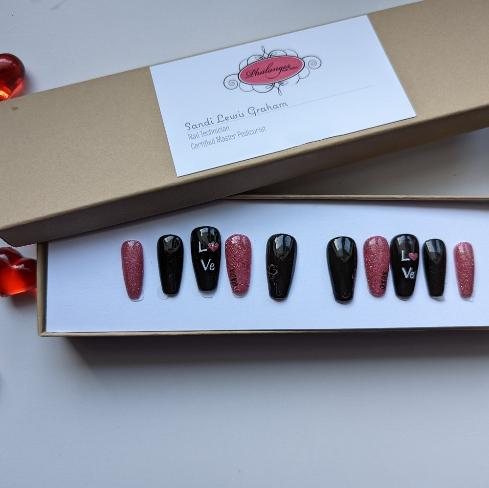 LOVE IS IN THE AIR Press-On Nails